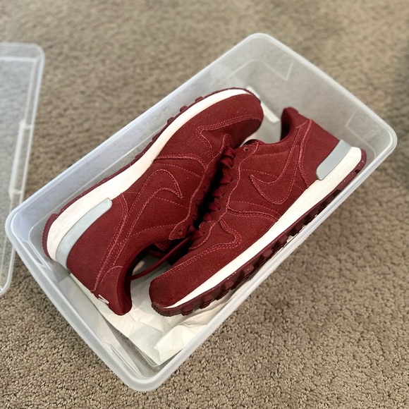 Nike Burgundy Suede with Wolf Grey heel clip. - Picture 7 of 8